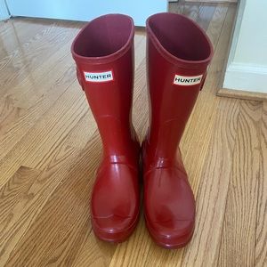 Hunter mid-calf boots, red gloss, US size 8